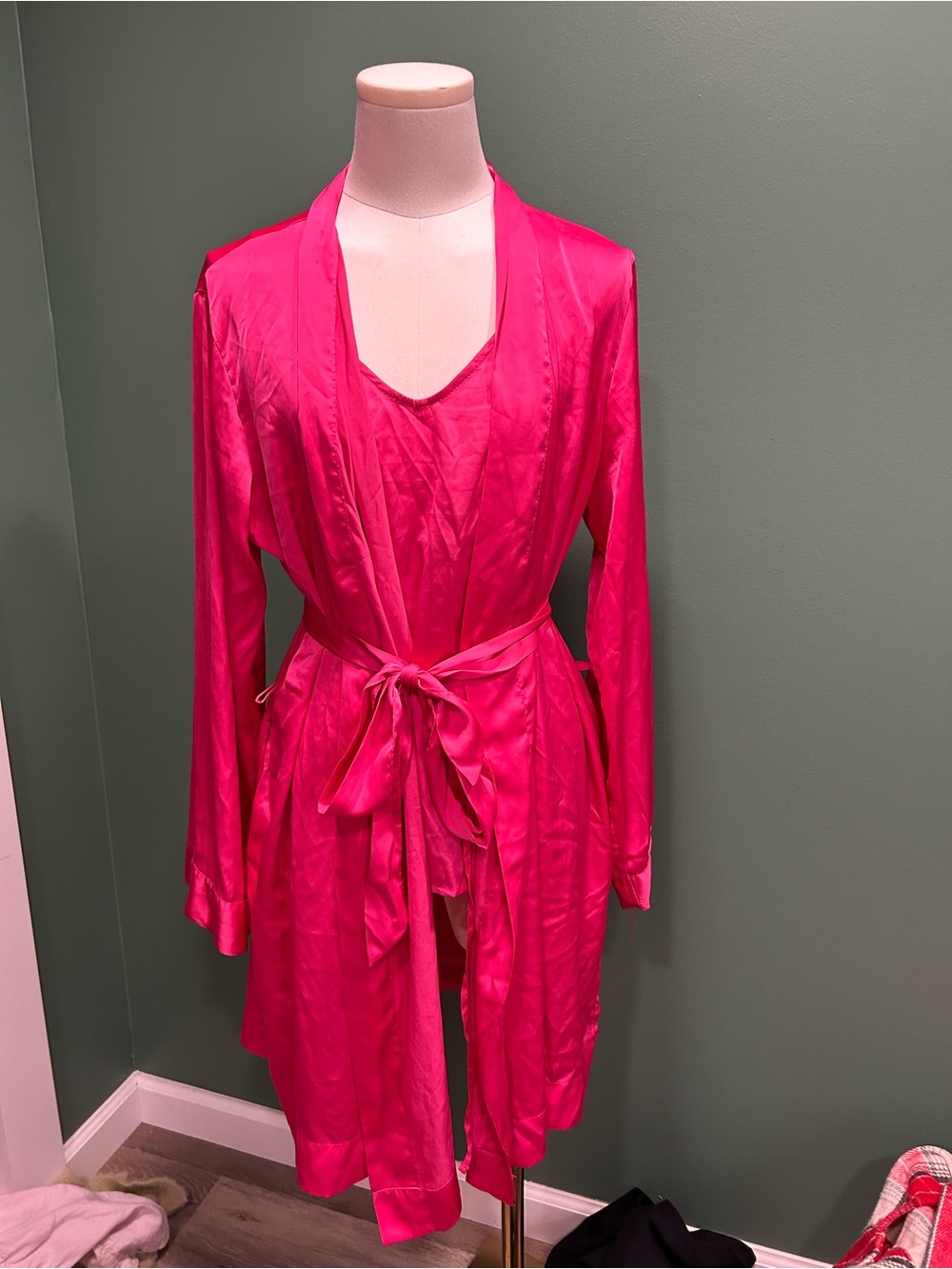 Hot Pink Silky Top, Shorts & Robe w Belt